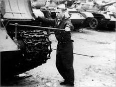 В парке боевых машин. 1975 г.