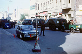 >Советский караул, следующим в Тиргартен на БТР. КПП «Чарли».