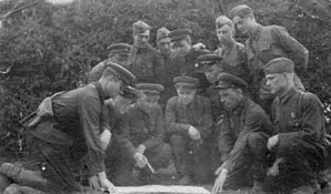 Командир 6 гв. мсп Кузьмин Е. С. ставит боевую задачу, 1942 г.