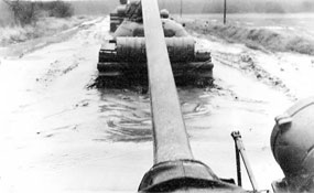 На марше колонна Т-55 из состава 65 отб, 1975 г.