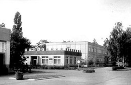 Чайная и медсанчасть, построенные в 1985 г.