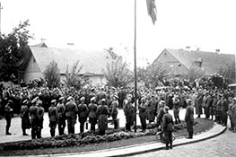 Спуск германского флага.