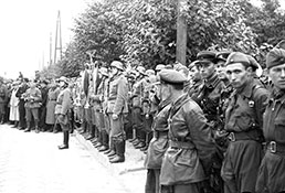 Немецкий и советский оркестры.