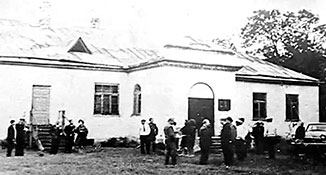 >Мемориальная доска на здании Падласской средней школы, 1967 г.