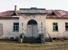 Здание школы в 2002 г.