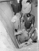 Представители международной прессы входят в штольню.