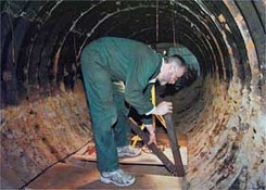 Журналисты у тоннеля.