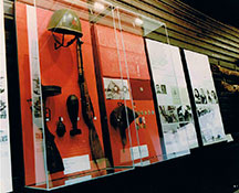 Витрина с советским оружием.