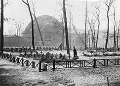 Временное кладбище возле Зоологического сада.