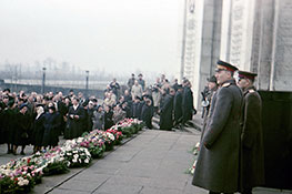 Возложение венков 07.11.1954 г.