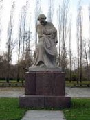 Скульптура «Скорбящая мать».