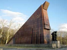 Левое гранитное знамя.