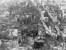 Кёльн после многочисленных бомбардировок.