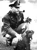 Командующий американской 8-й воздушной армией бригадный генерал Айра Икер.