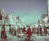 Работы по подрыву развалин.