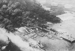 Горящие танкеры в гавани Гамбурга.