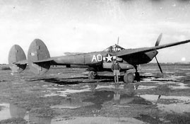 Самолет 95-й аэ на стоянке аэродрома.