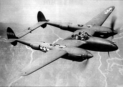 Американский тяжелый истребитель P-38 «Лайтнинг».