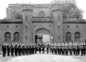 Караулы Франции и СССР (начальник караула ст. л-т Лукинов А. Б.).