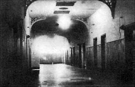 Коридор блока, где находились заключенные.