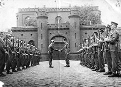 Смена американского и английского караулов, 1949 г.