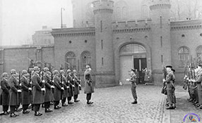 Смена американского и английского караулов, 1949 г.