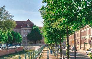 Здесь была сожжена машина № 70 (перекресток Дортуштрассе и Йоркштрассе).