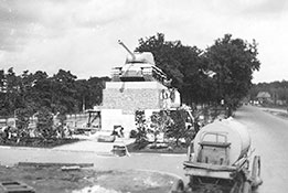 Строительство монумента, лето 1945 г.