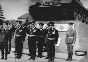 Открытие памятника-танка «Фронтовая подруга» в 68 гв. тп.